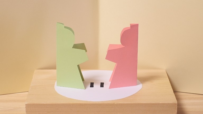 【東】最厚口「うぐいす」【西】特厚口「サーモン」